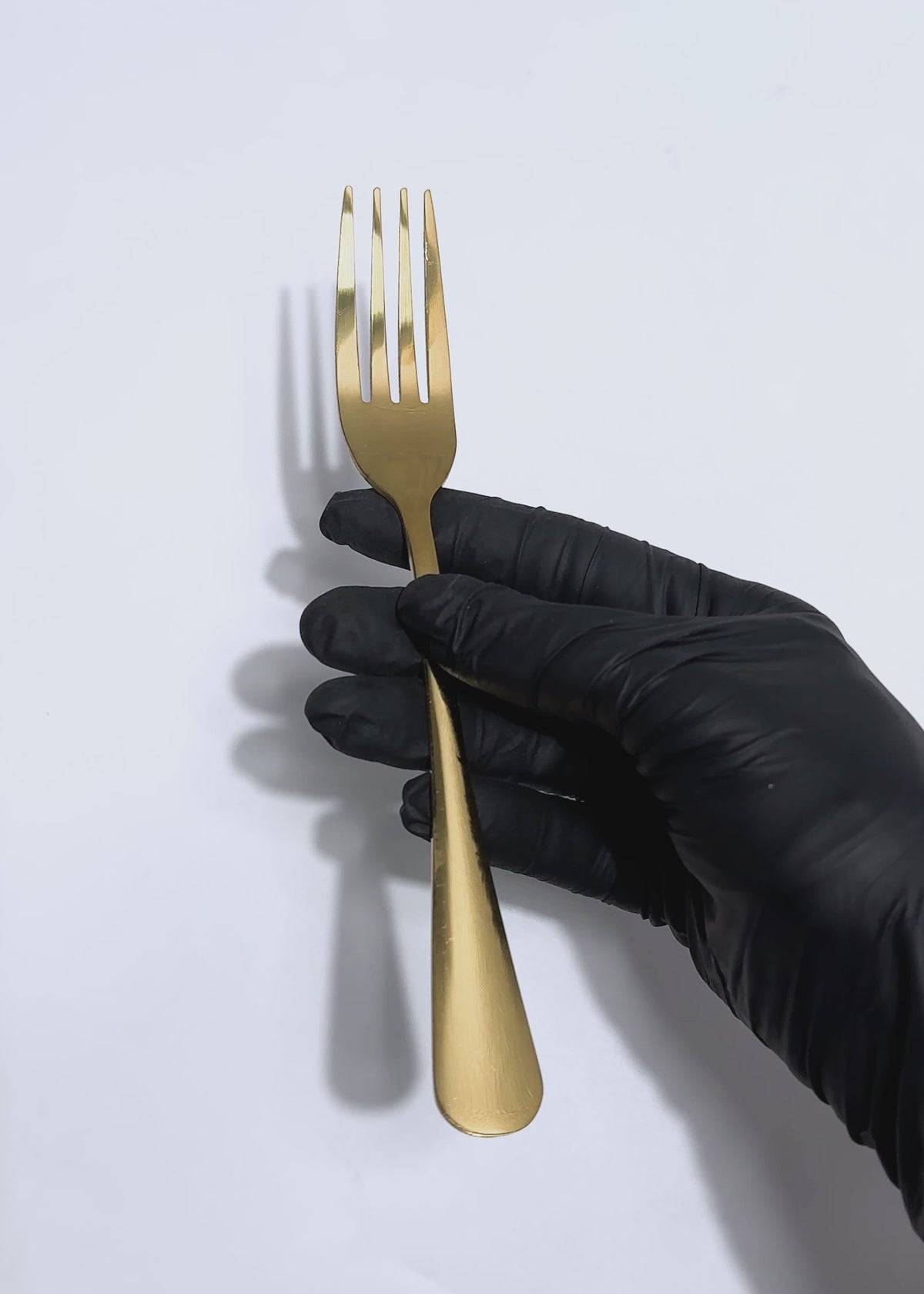 Cargar vídeo: Cubiertos de mesa de acero inoxidable dorado Paulo — video de producto
