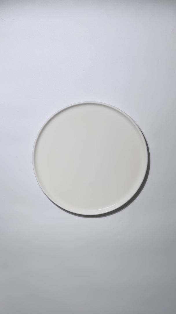 Cargar vídeo: Video del plato trinche de porcelana blanco Hygge de 22 cm