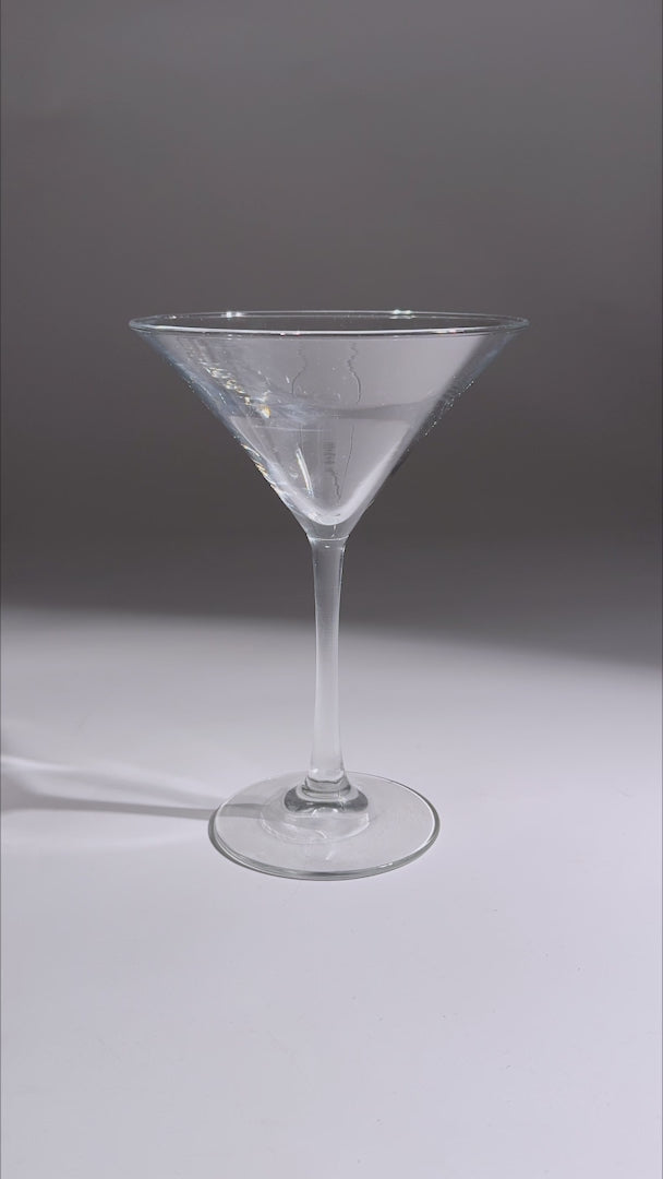 Cargar vídeo: Video del borde Finedge, tallo y base de la copa para martini