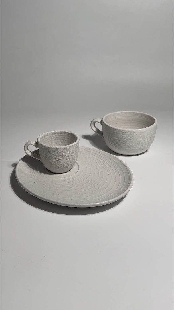 Taza para café de porcelana vitrificada marfil Liora Ripple 205 ml — video de producto