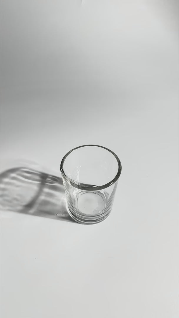 Cargar vídeo: Vaso de vidrio transparente cilíndrico para velas Votivo 100 ml /3.3 oz — video de producto