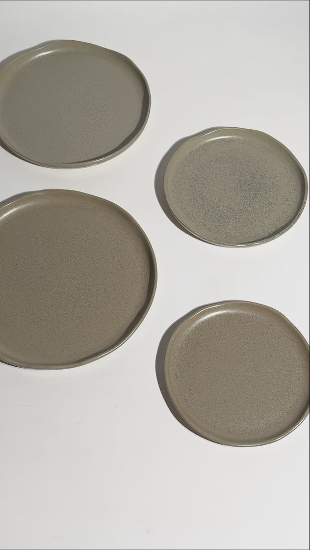 Platos trinche de porcelana verde Cresta Adelfa — video de producto