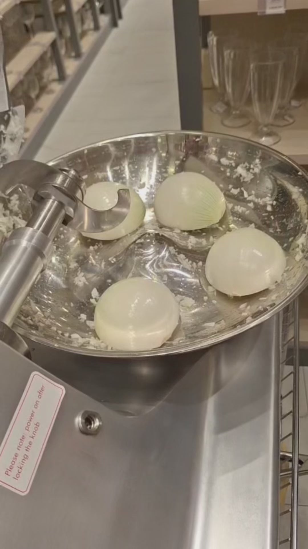 Cargar vídeo: Procesadora de alimentos de acero inoxidable plata 10 kg — video de producto