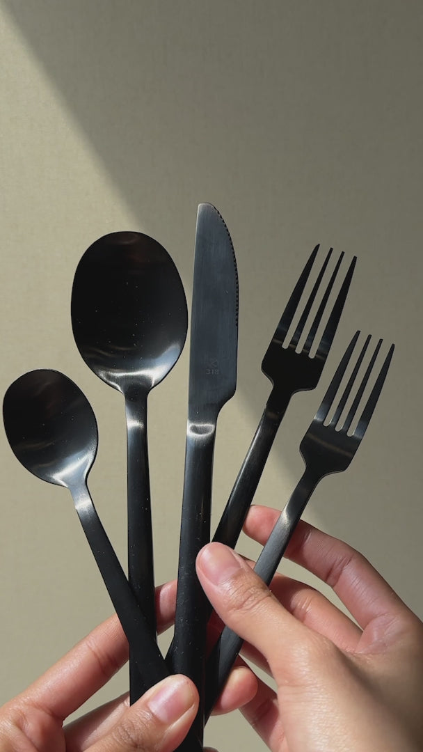 Cargar vídeo: video detalles cuchillo de mesa maha