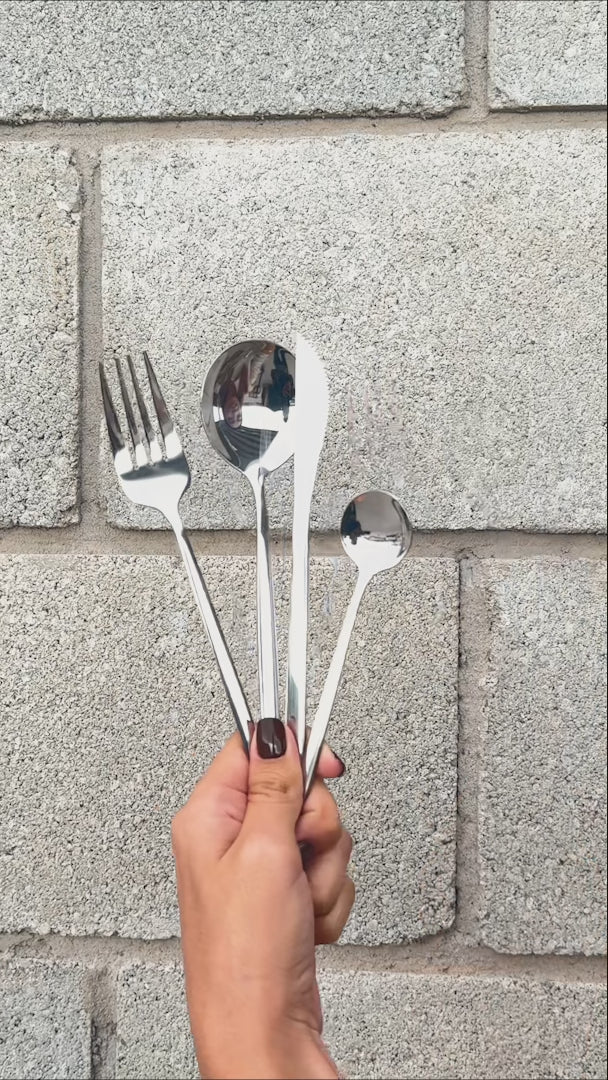 Cubiertos de mesa de acero inoxidable plata Santiorini — video de producto