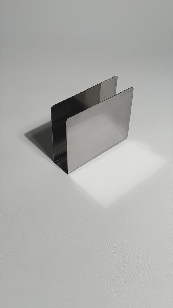 Cargar vídeo: Servilletero cuadrado sin base de acero inoxidable plata 10x8.8x3 cm — video de producto