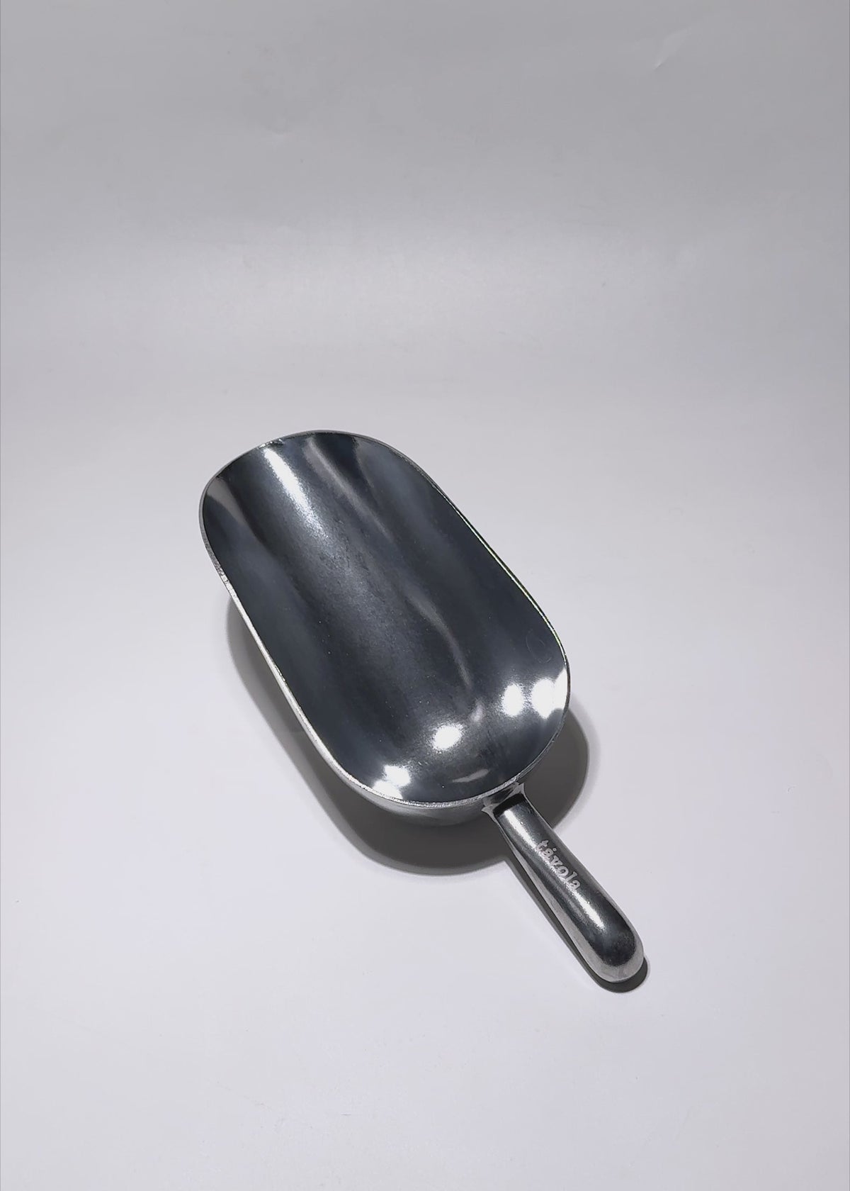 Cargar vídeo: Cucharon pala dosificadora de aluminio plata 1.1 L