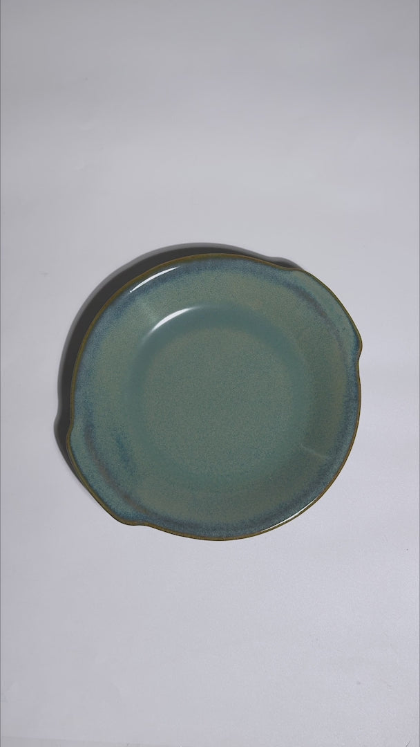 Video del acabado azul brillante y borde ámbar del plato Caribe