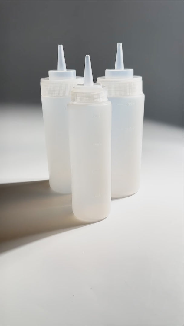 Recipientes para aderezos de plástico transparente no derrama NSF 236, 354, 437, 700 y 946 ml — video de producto