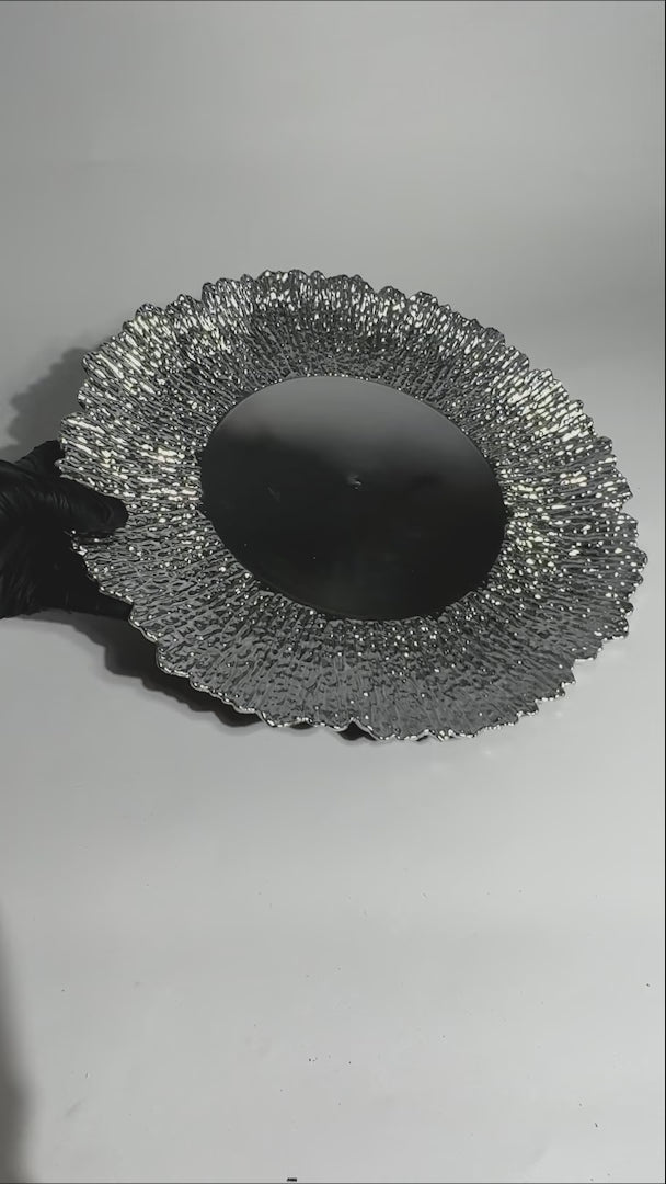 Cargar vídeo: Plato base de plástico plata Amapola 33 cm — video de producto