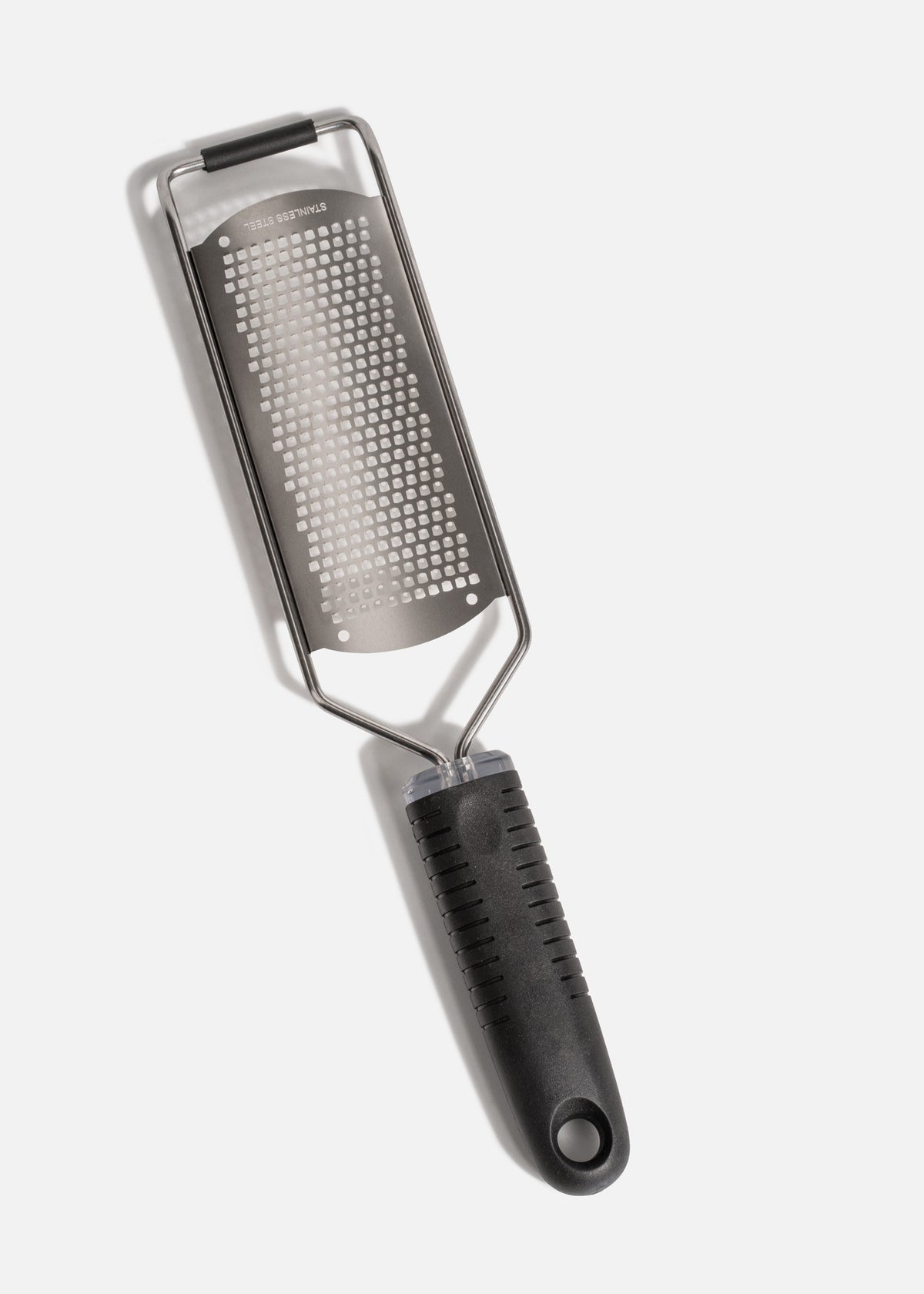 Rallador zester de queso cuchilla fina de acero inoxidable plata con mango negro de uso rudo 31x6.5 cm — imagen de producto