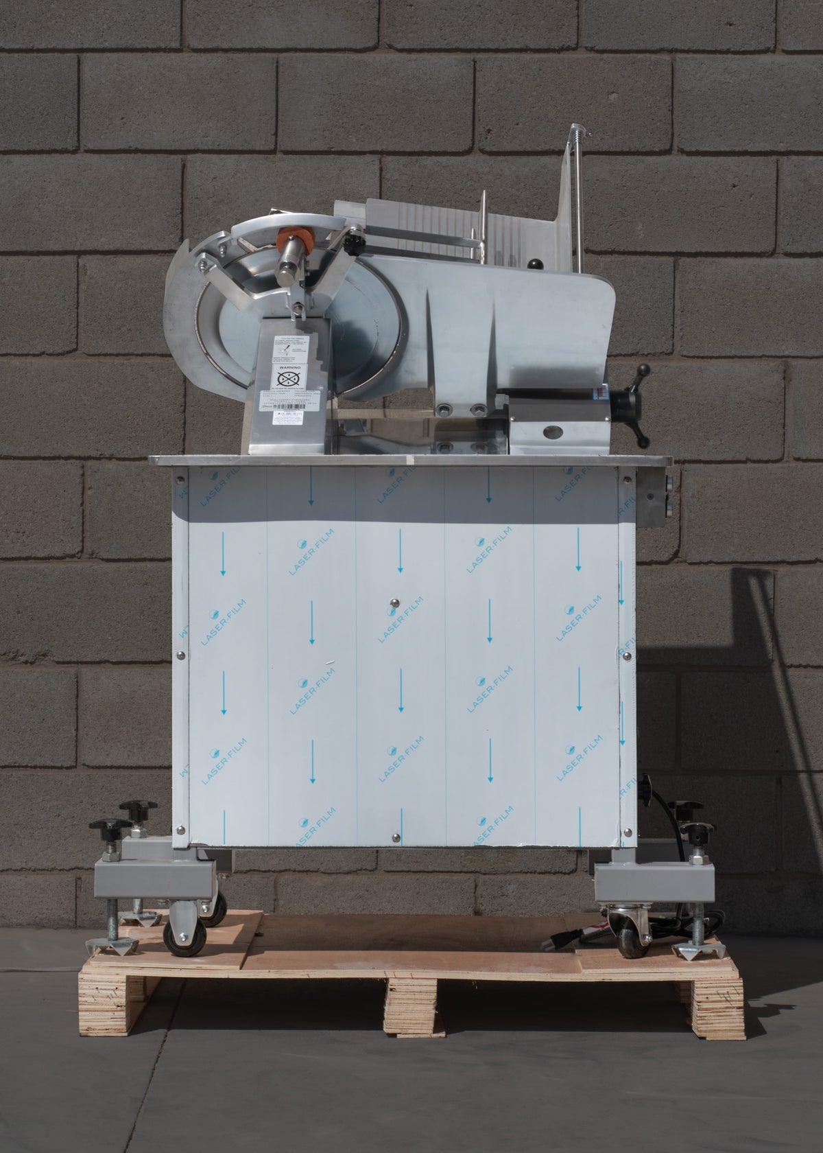 Rebanadora de carnes de aluminio adonizado plata con cuchilla de acero inoxidable de 350 mm automática — imagen de producto