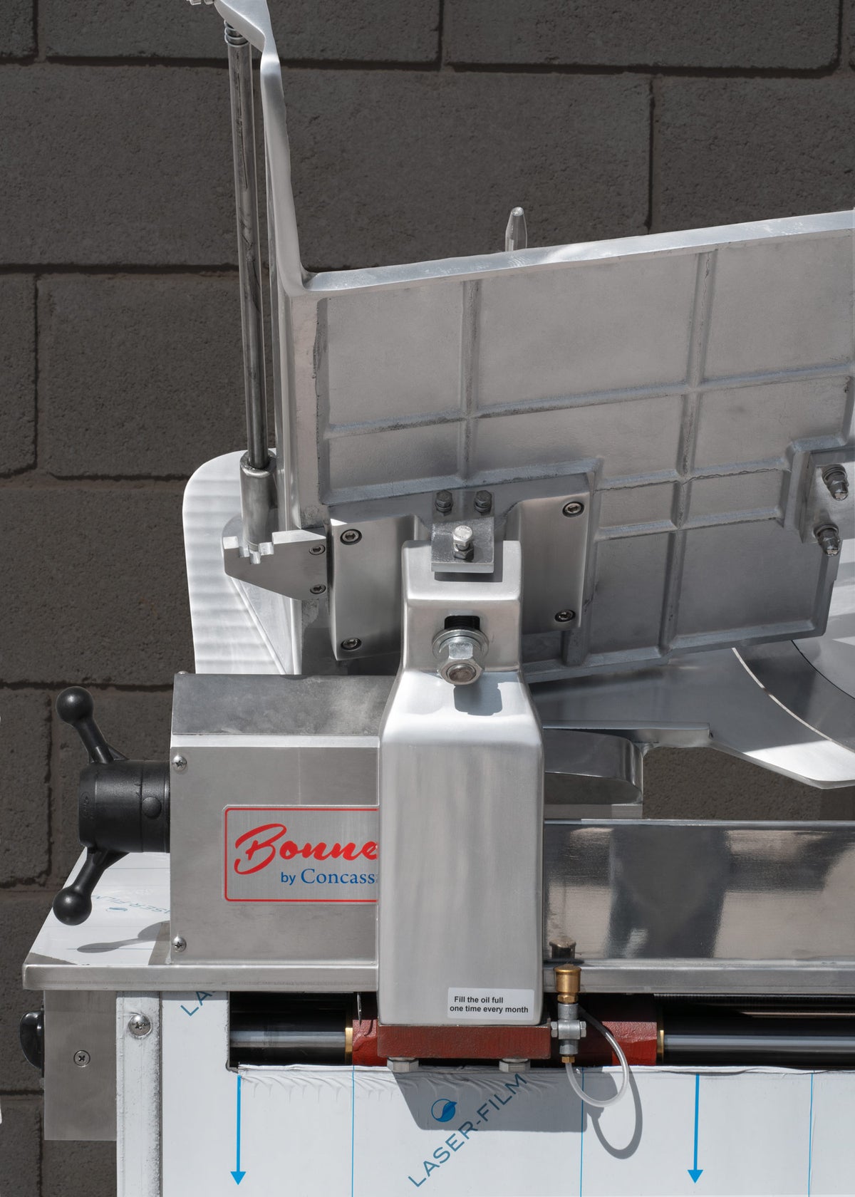 Rebanadora de carnes de aluminio adonizado plata con cuchilla de acero inoxidable de 350 mm automática — imagen de producto