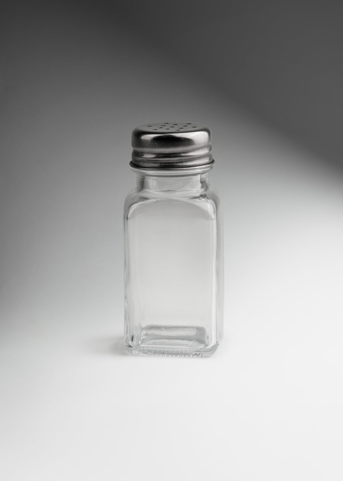 Salero de vidrio cuadrado transparente 2.5 oz — imagen de producto