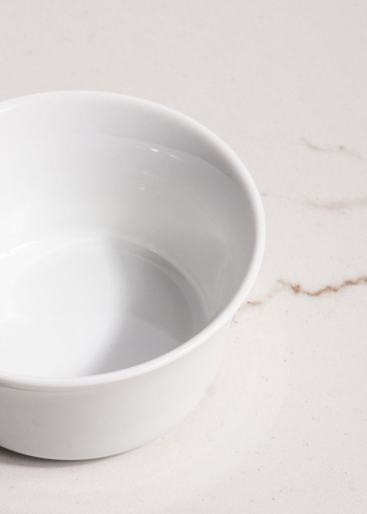 Salsera redonda de porcelana blanca Jay 100 ml — imagen de producto, vista 3