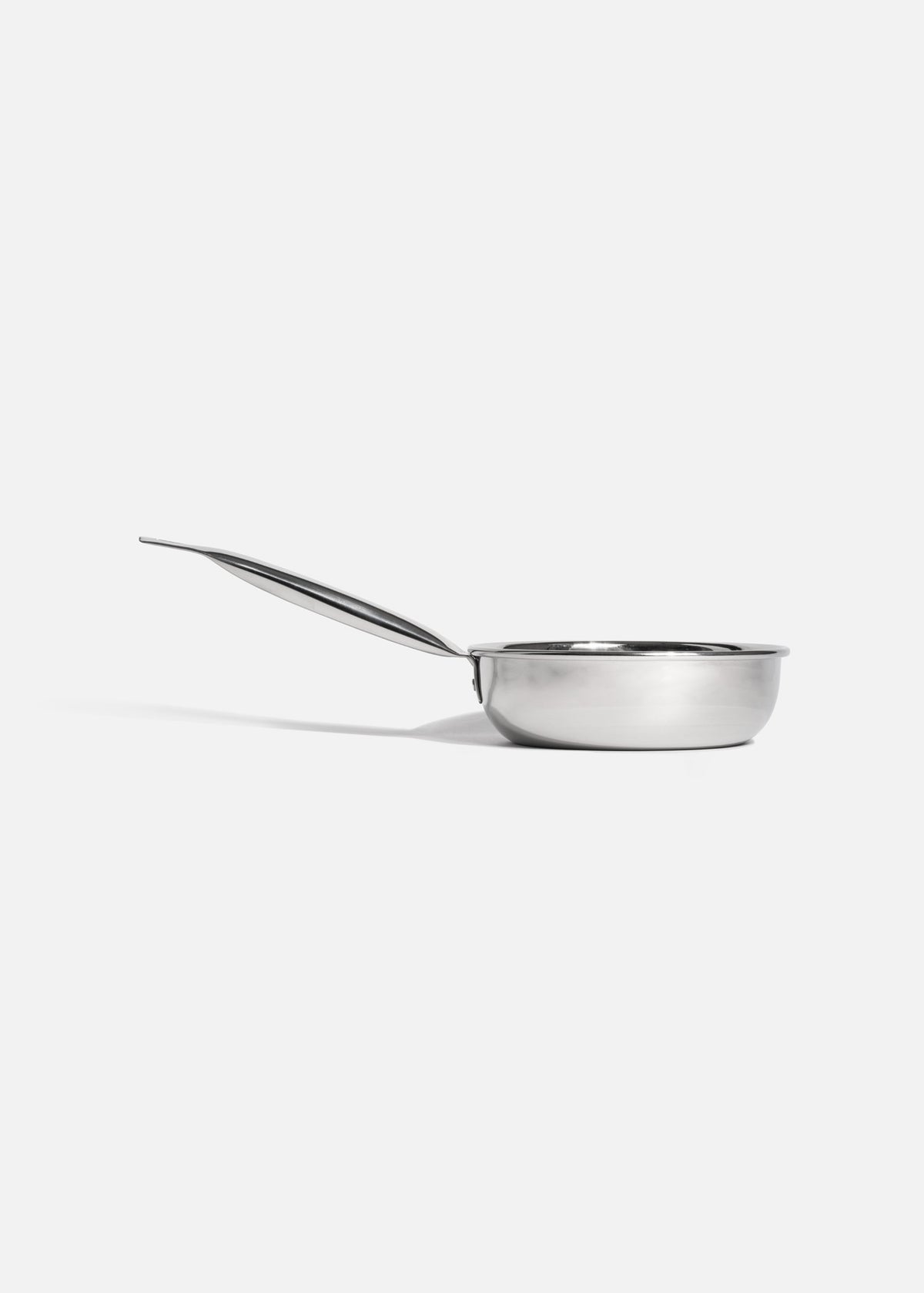 Sartén de acero inoxidable 201 plata. Largo 44 cm, alto 6.5 cm, capacidad 1.3 L, Ø 8" (21 cm) — imagen de producto