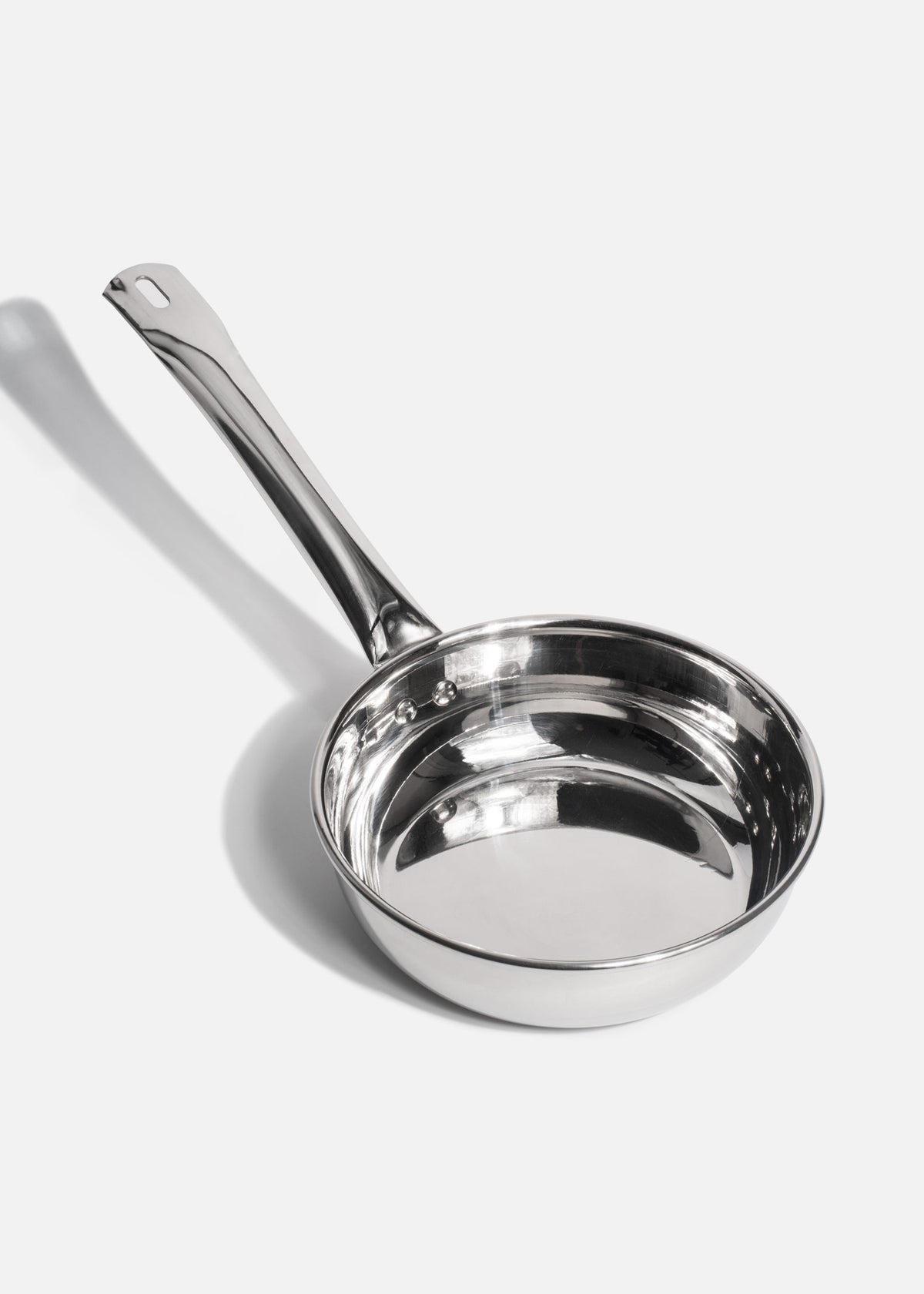 Sartén de acero inoxidable 201 plata. Largo 44 cm, alto 6.5 cm, capacidad 1.3 L, Ø 8" (21 cm) — imagen de producto