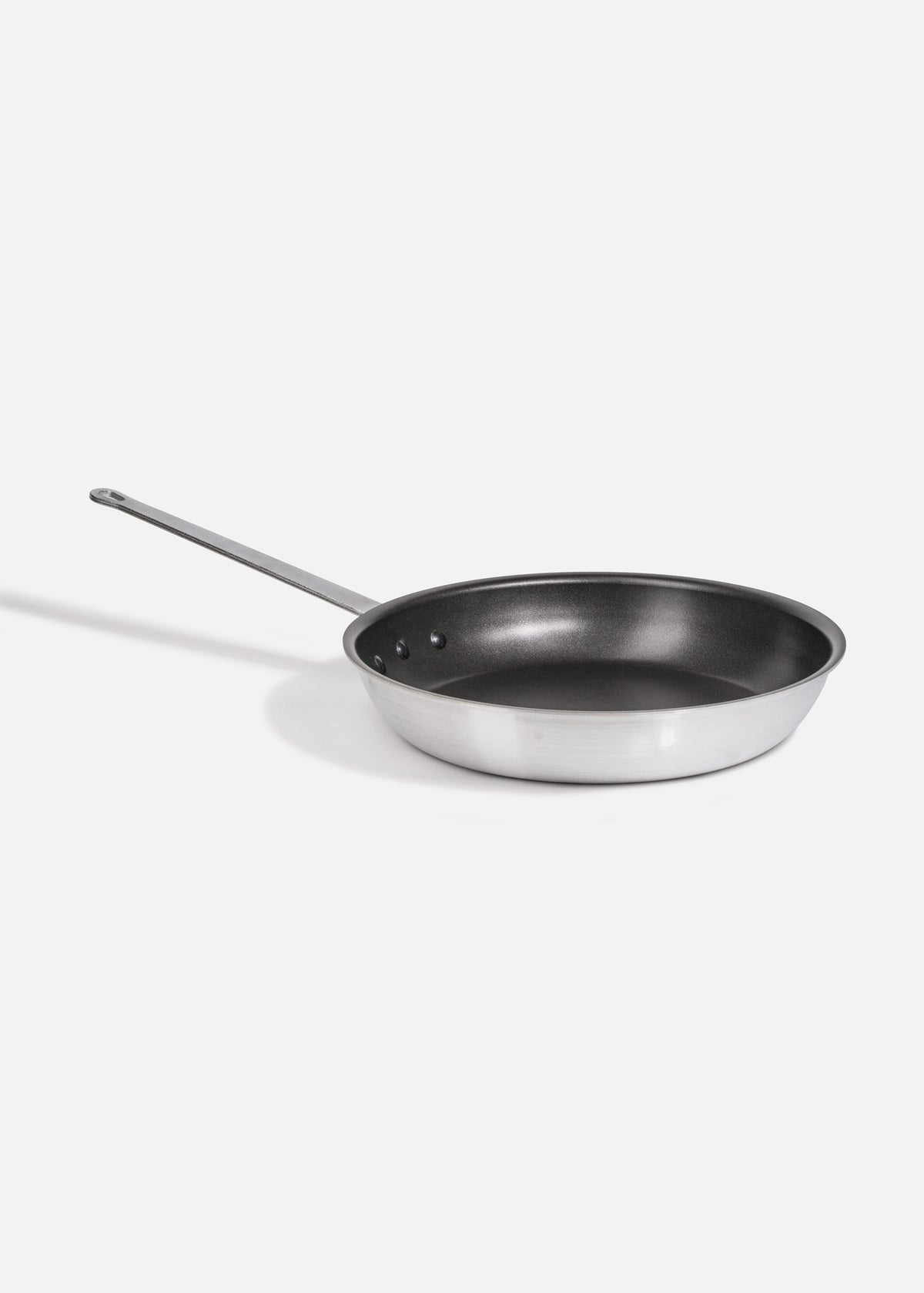 Sartén profesional de aluminio antiadherente plata con negro. Largo 65 cm, alto 7 cm, capacidad 355 ml, Ø 14" (35.5 cm) — imagen de producto