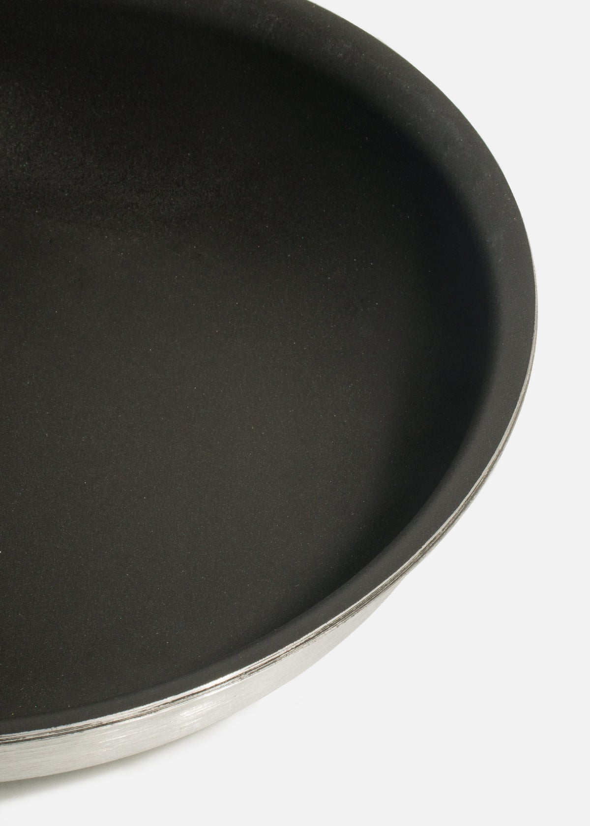 Sartén de aluminio grado alimenticio plateado triple fuerte mango azul NSF. Largo 38 cm, ancho 3 cm, alto 4.5 cm, Ø 8" (20 cm) — imagen de producto