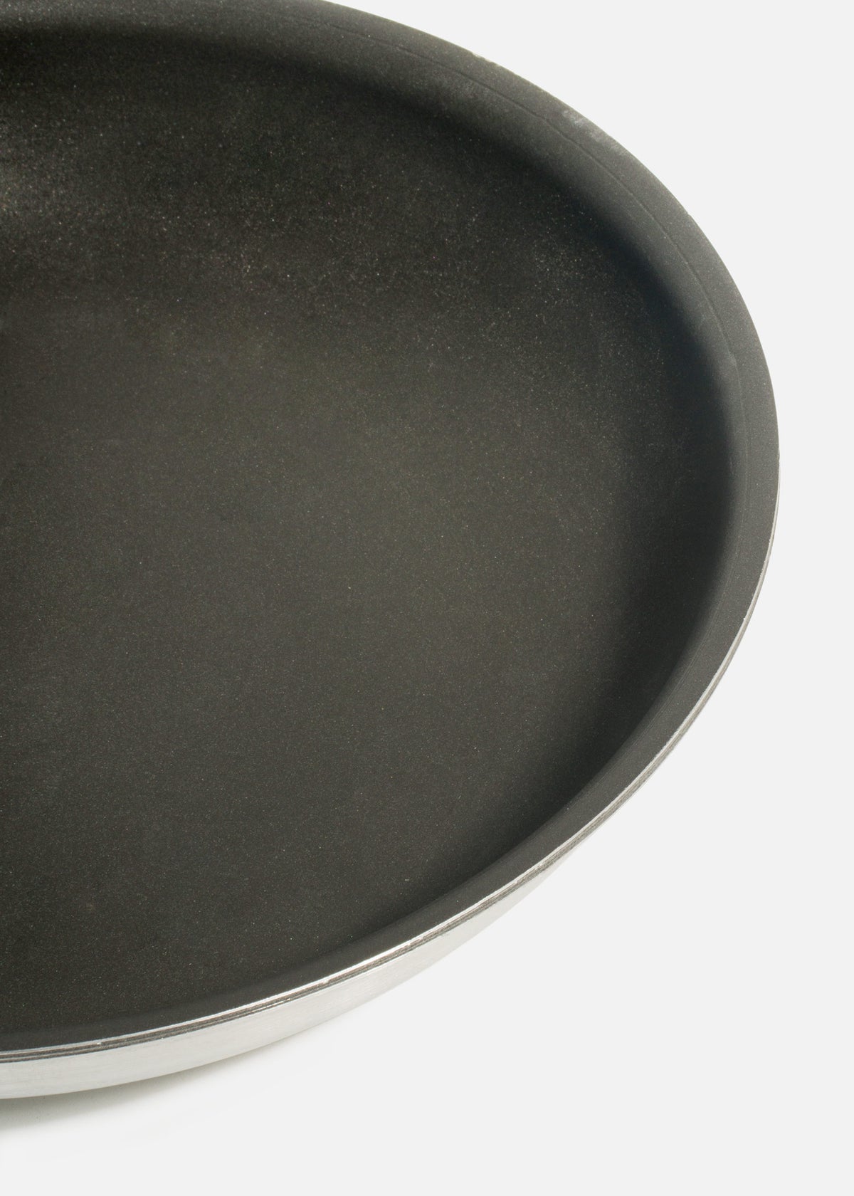 Sartén de aluminio grado alimenticio plateado triple fuerte mango azul NSF. Largo 45 cm, ancho 3 cm, alto 4.5 cm, Ø 9" (24 cm) — imagen de producto