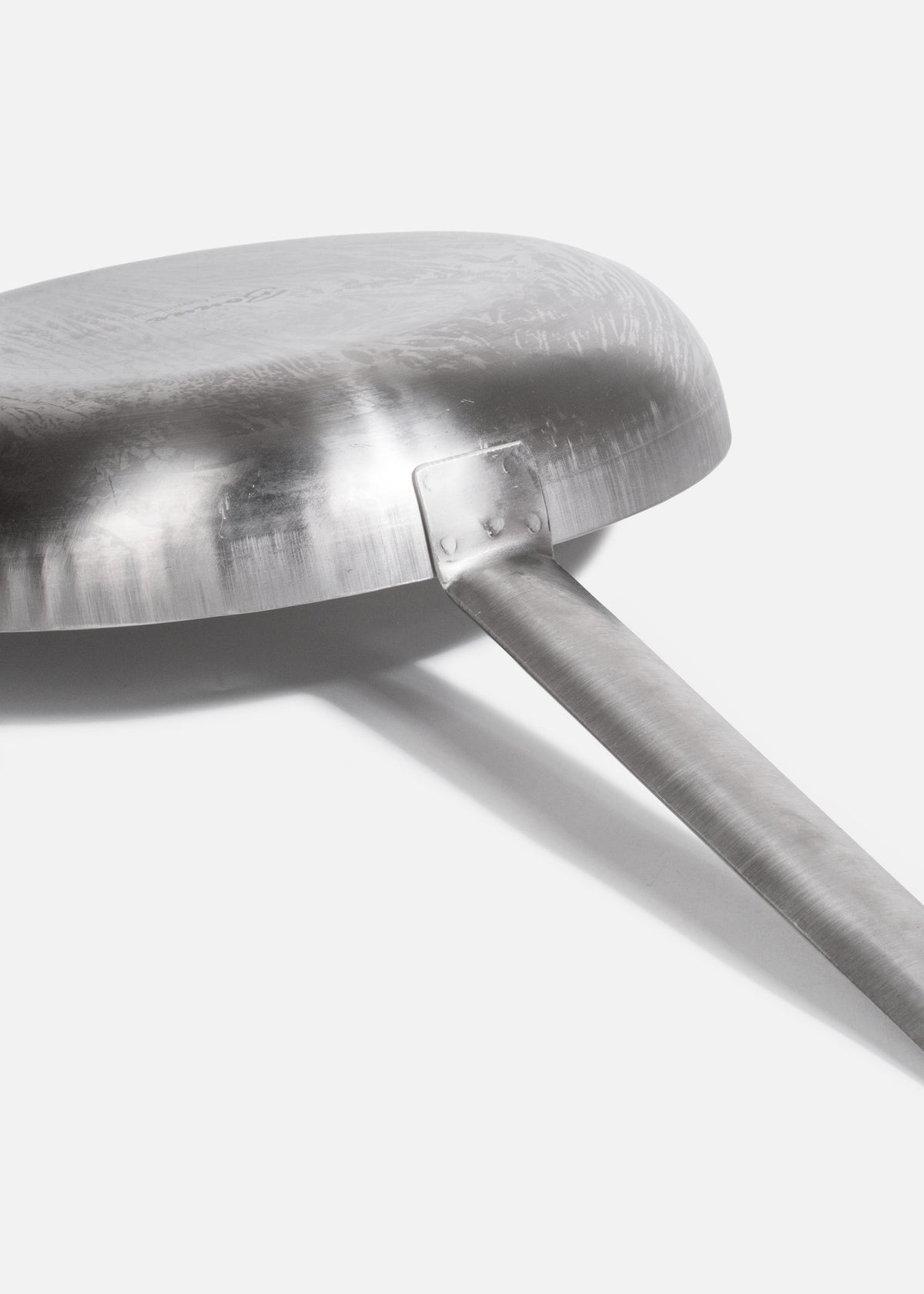 Sartén profesional plata de acero inoxidable 430 calibre 18. Largo 48 cm, ancho 3 cm alto 5 cm, capacidad 1.9 L, Ø 9.5" (24.5 cm) — imagen de producto