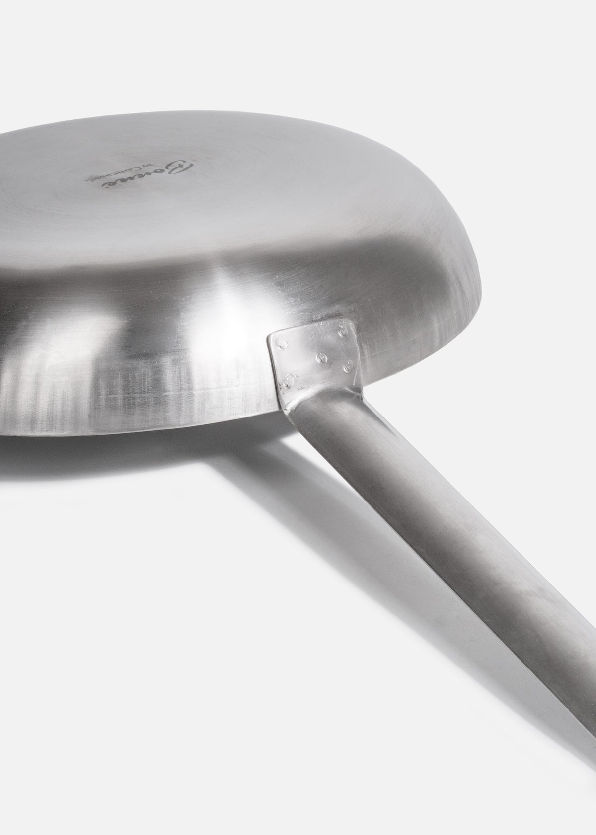 Sartén profesional plata de acero inoxidable 430 calibre 18. Largo 52 cm, ancho 3.3 cm, alto 6 cm, capacidad 20.3 L, Ø 10" (26 cm) — imagen de producto