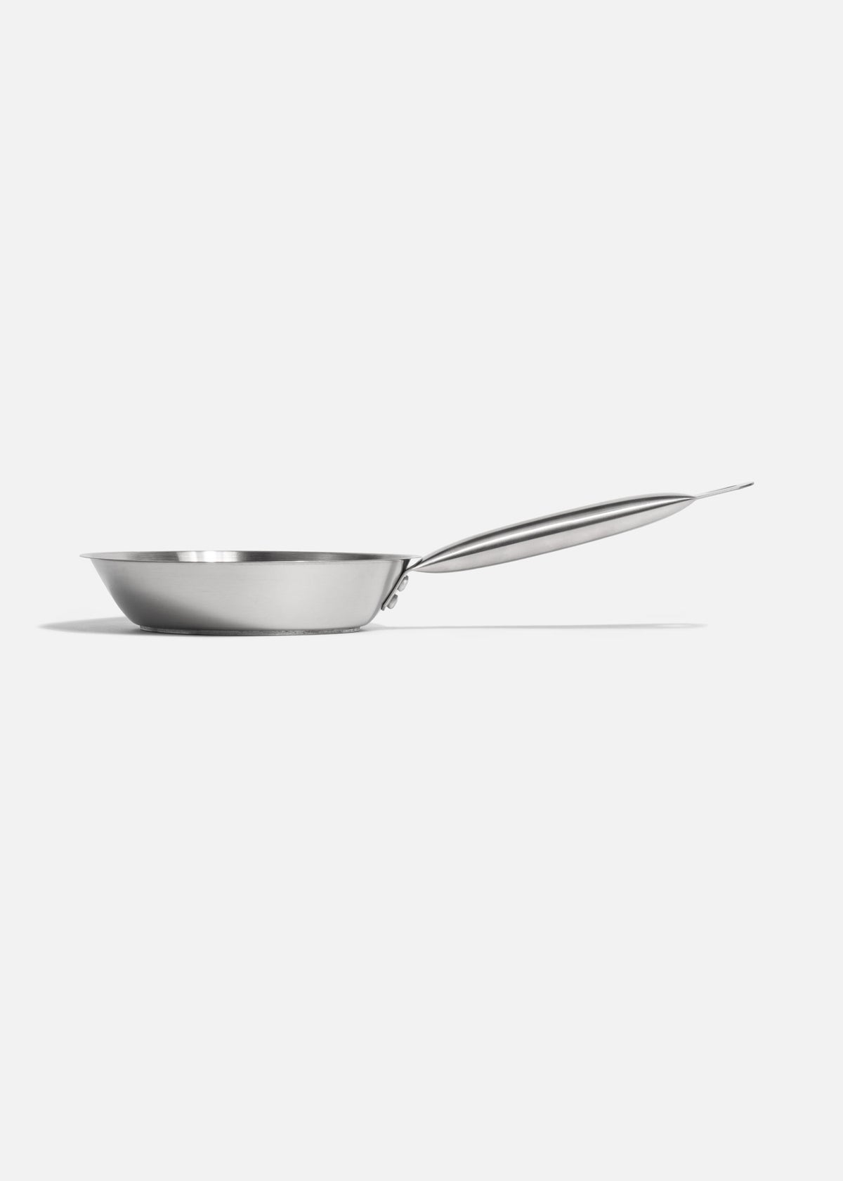 Sartén de acero inoxidable quirúrgico plata para cocción y preparación de alimentos Silver Chef. Largo 42.5 cm (17"), ancho 3 cm (1"), alto 5 cm (2"), Ø 20 cm (8") — imagen de producto, vista 2