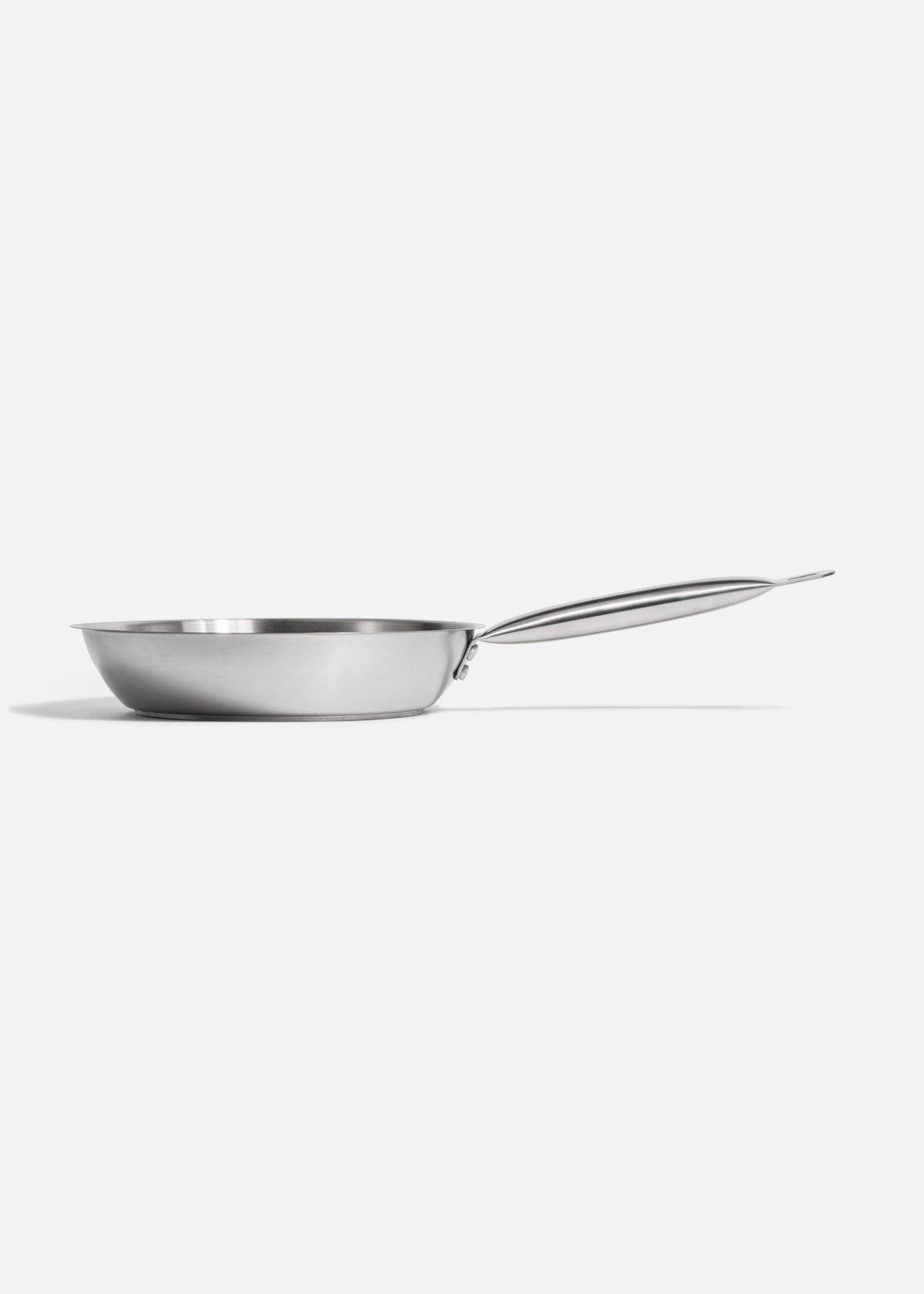 Sartén de acero inoxidable quirúrgico plata para cocción y preparación de alimentos Silver Chef. Largo 47 cm (19"), ancho 3 cm (1"), alto 5 cm (2"), Ø 24 cm (9") — imagen de producto