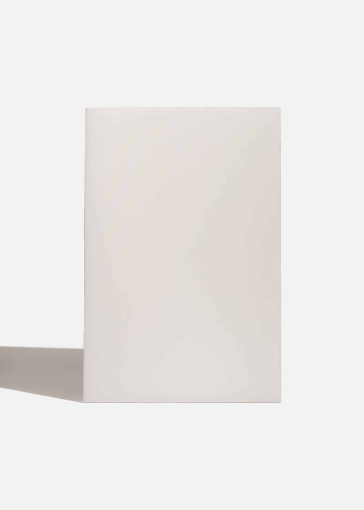 Tabla de corte profesional FDA de polietileno para pan, lácteos y uso general blanca. Largo 45 cm, ancho 30 cm, grosor 1 cm — imagen de producto