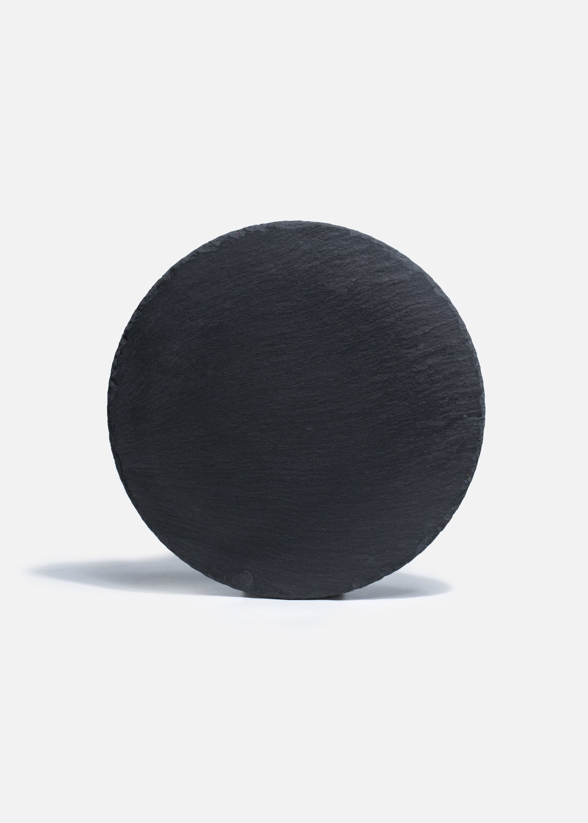 Tabla de piedra volcánica negra redonda — imagen de producto, vista 5