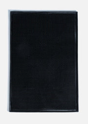 Mantén tu barra impecable y libre de derrames con este tapete escurridor. Ideal para bares, restaurantes y estaciones de bebidas