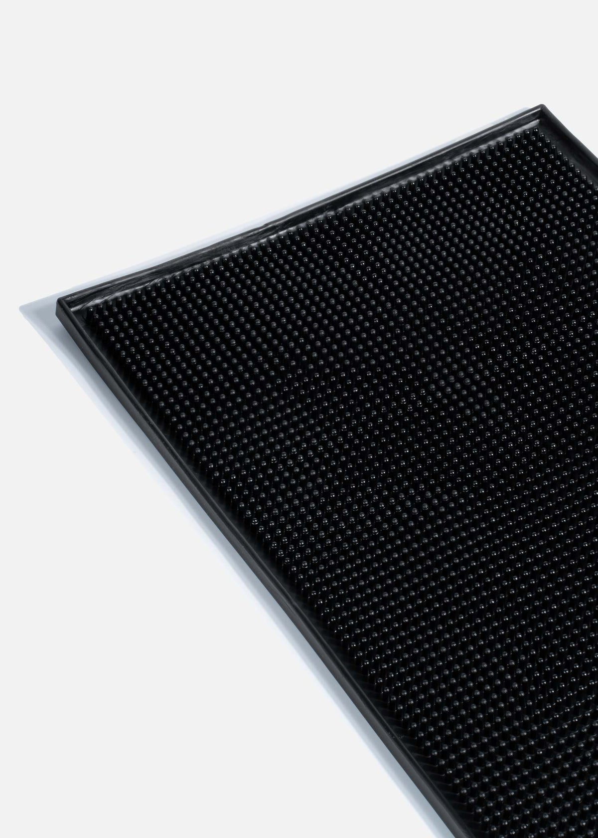 Tapete escurridor para bar de plástico negro 45x31 cm. Premium — imagen de producto, vista 2
