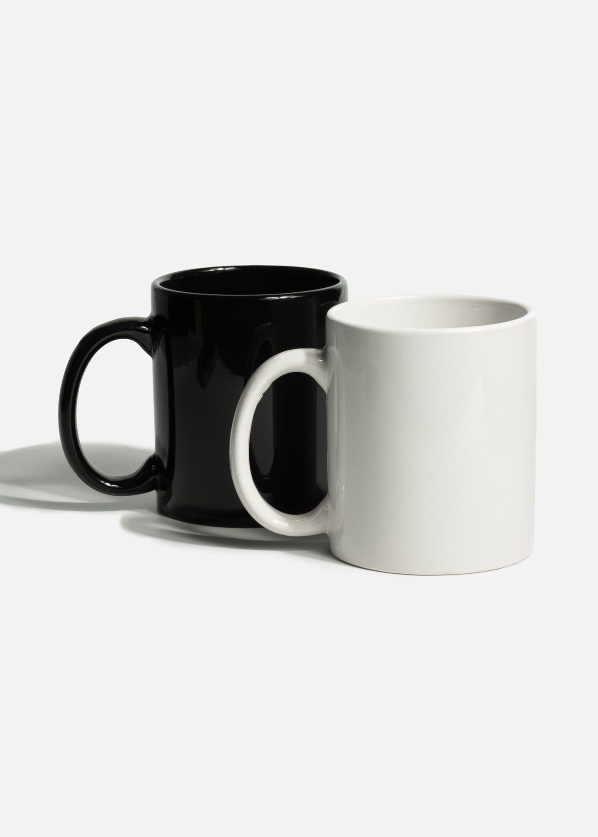 Taza recta de cerámica blanco y negro 325 ml — imagen de producto