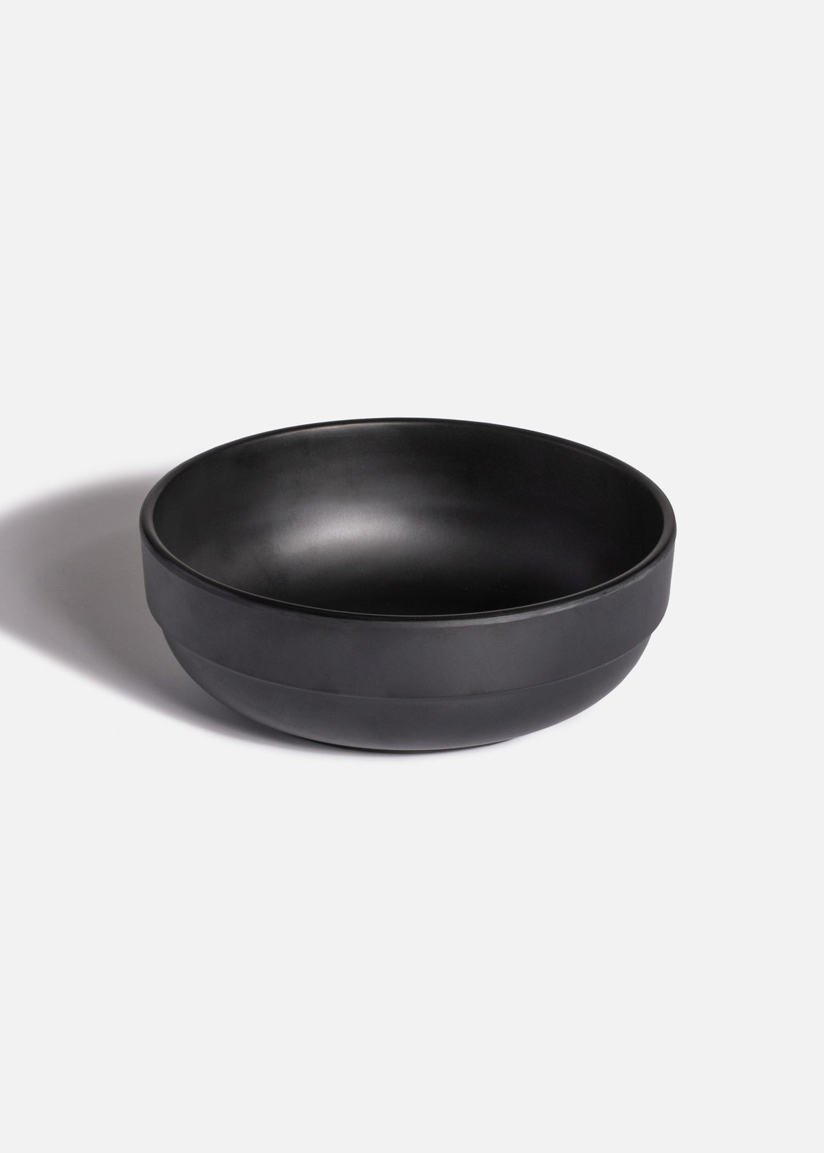 Bowl negro mate para ensaladas y guarniciones