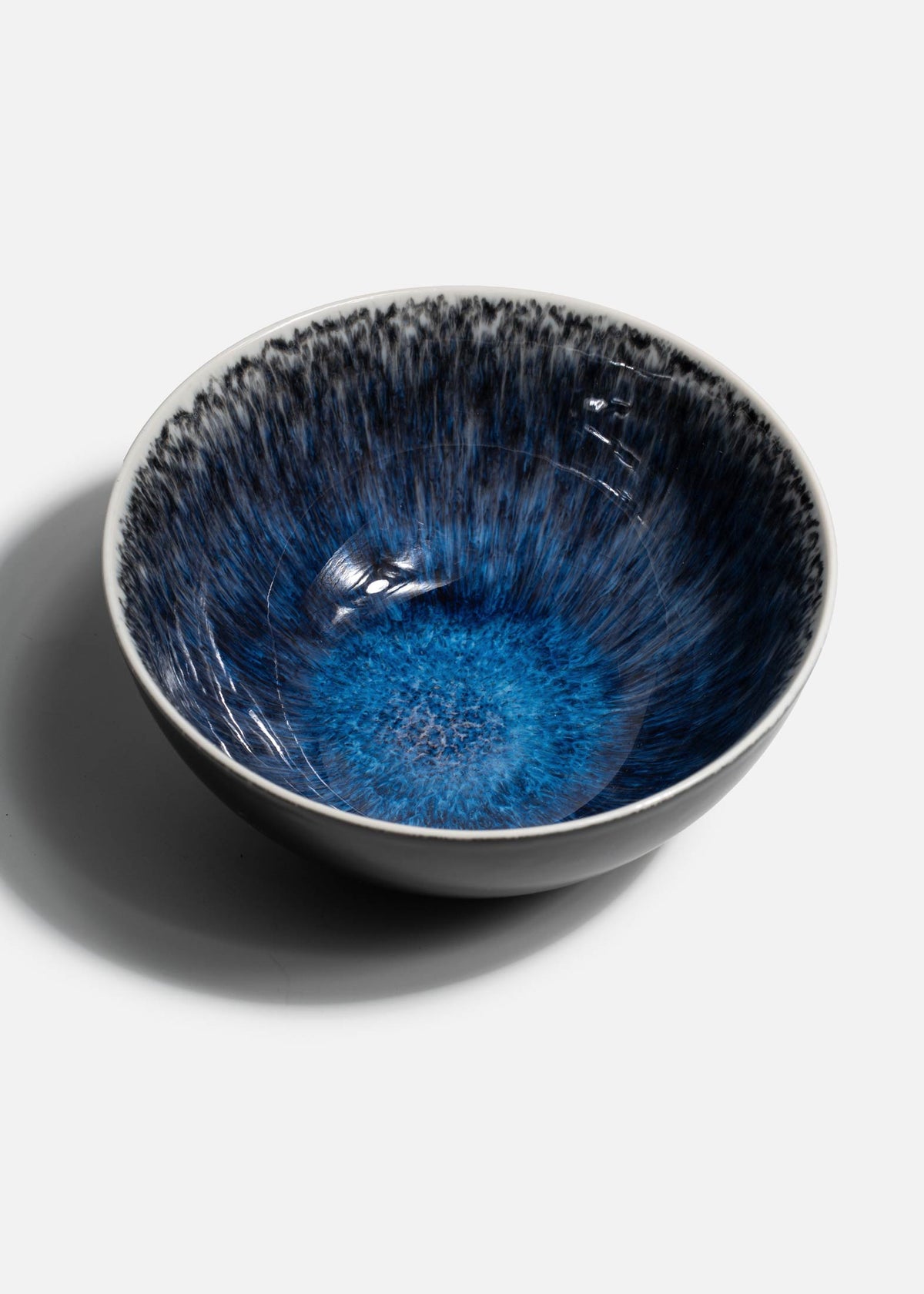 Tazón de porcelana azul oscuro Aiko 700 ml — imagen de producto, vista 1