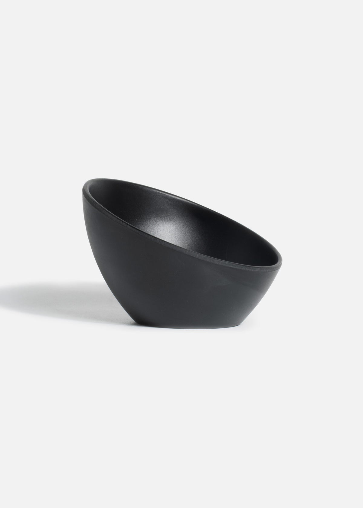 Tazón inclinado de melamina negro mate 175 ml — imagen de producto