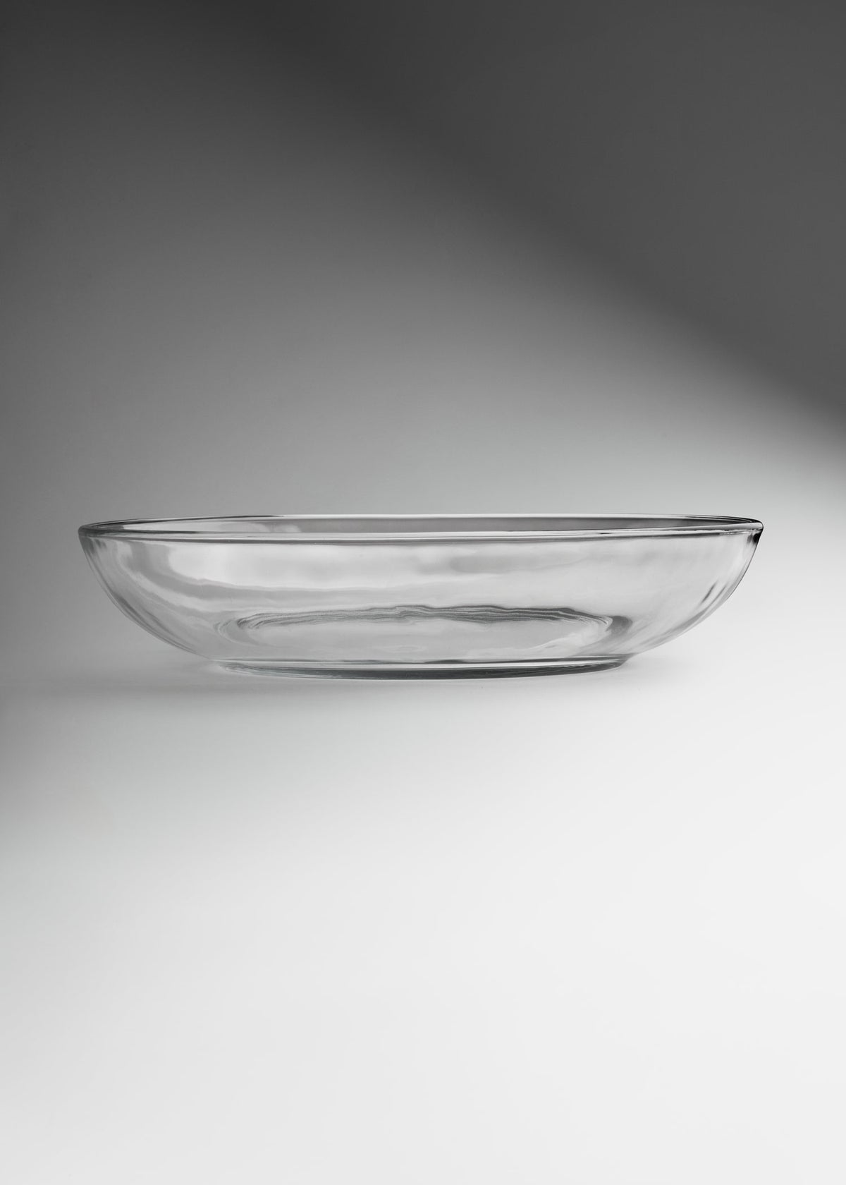Tazón de vidrio transparente para ensaladas y presentaciones profesionales Selene. Alto 6.5 cm (2.5") , Ø 30.5 cm (12"), 2.6 L (88 oz) — imagen de producto