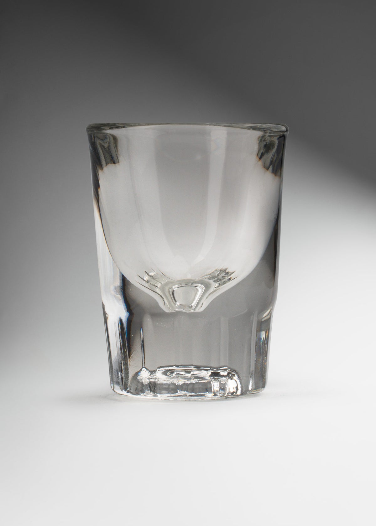 Tequilero de vidrio transparente Fluted Whiskey 44 ml / 1.5 oz — imagen de producto