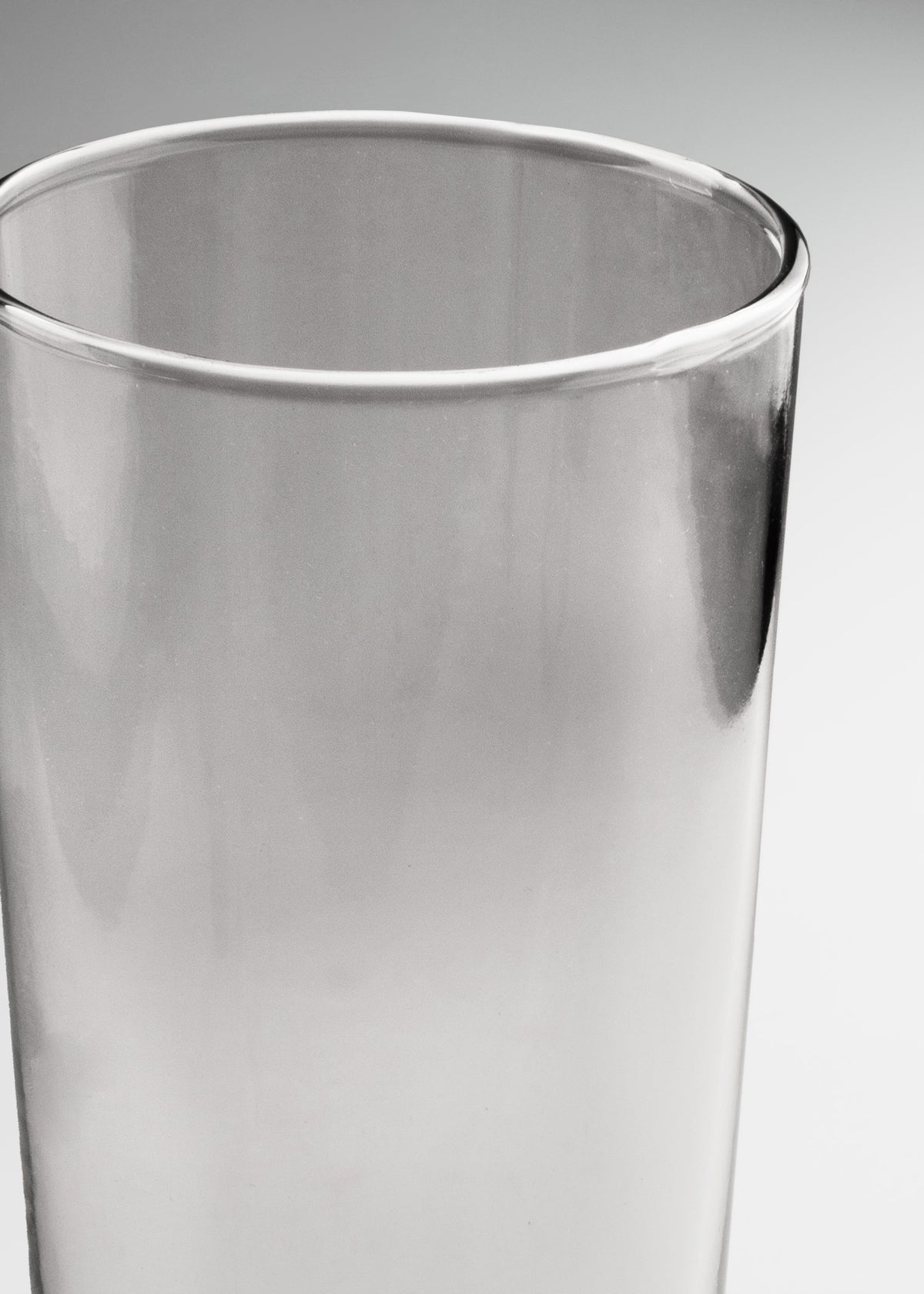 Vaso cervecero de vidrio transparente con base en forma de balón resistente para bar, restaurante o micheladas Kicks 420 ml — imagen de producto