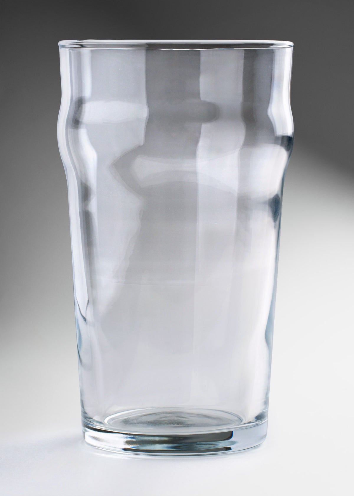 Vaso cervecero vidrio transparente Nonic 570 ml — imagen de producto, vista 1