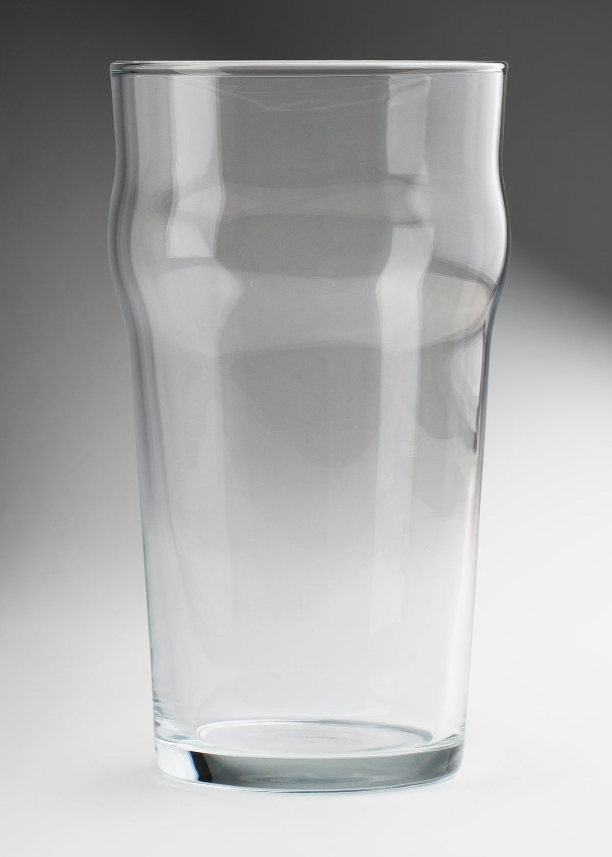 Vaso para cerveza de vidrio templado Nonic 568 ml / 19 oz — imagen de producto