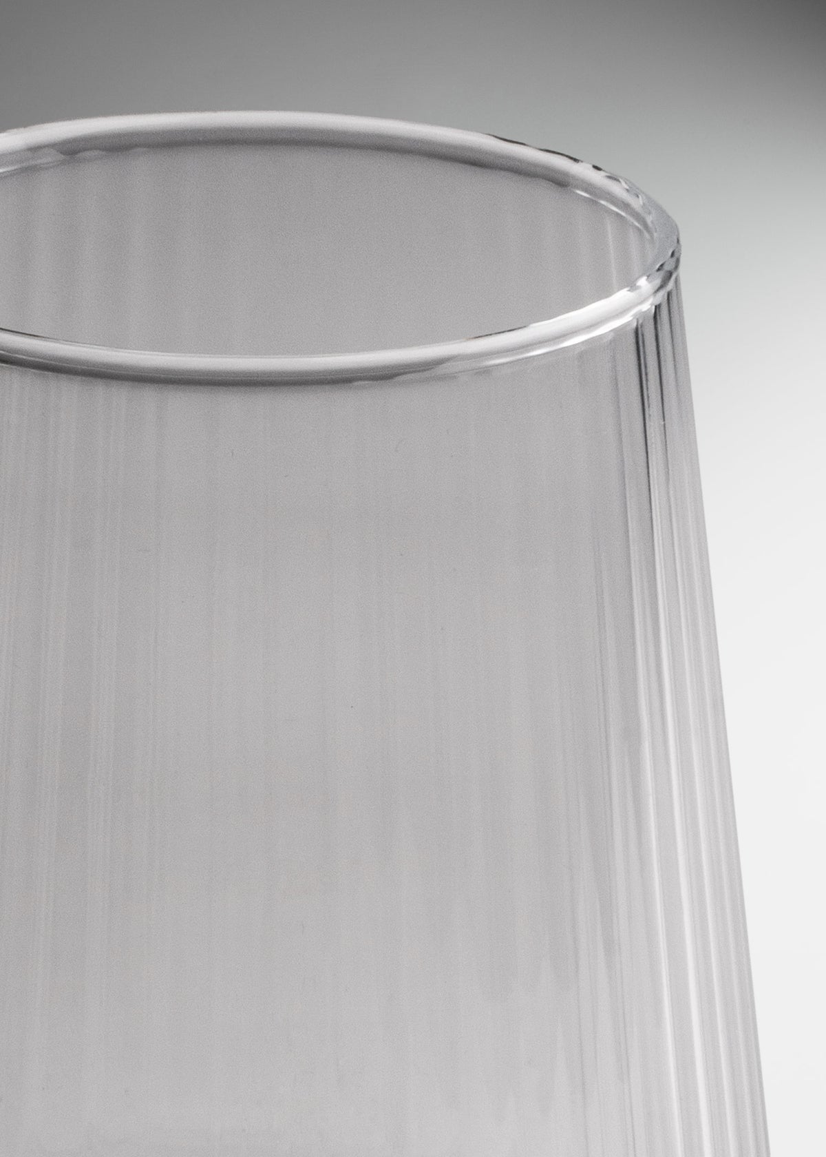 Vaso highball de vidrio transparente Lines 390 ml — imagen de producto