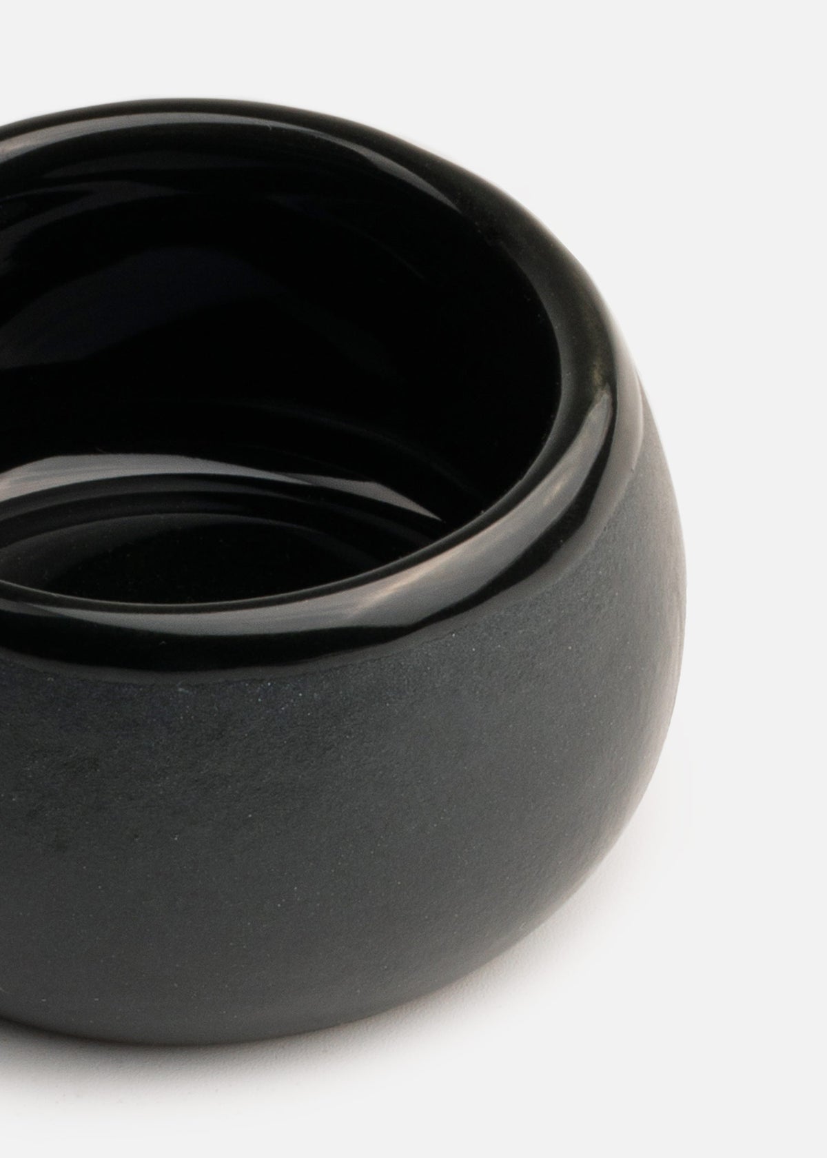 Vaso para sake de cerámica negro mate 59 ml — imagen de producto