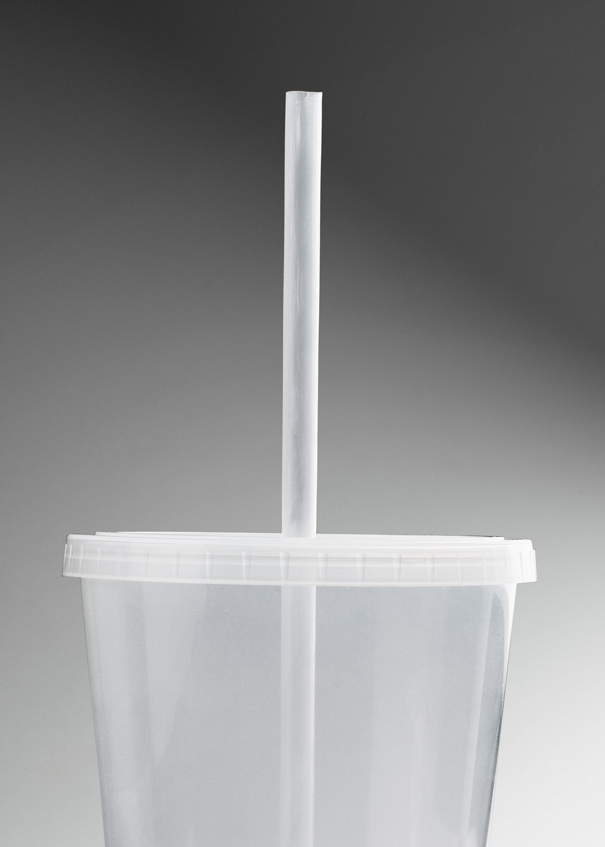 Vaso con tapa y popote de plástico para fiesta transparente H.B 621 ml — imagen de producto
