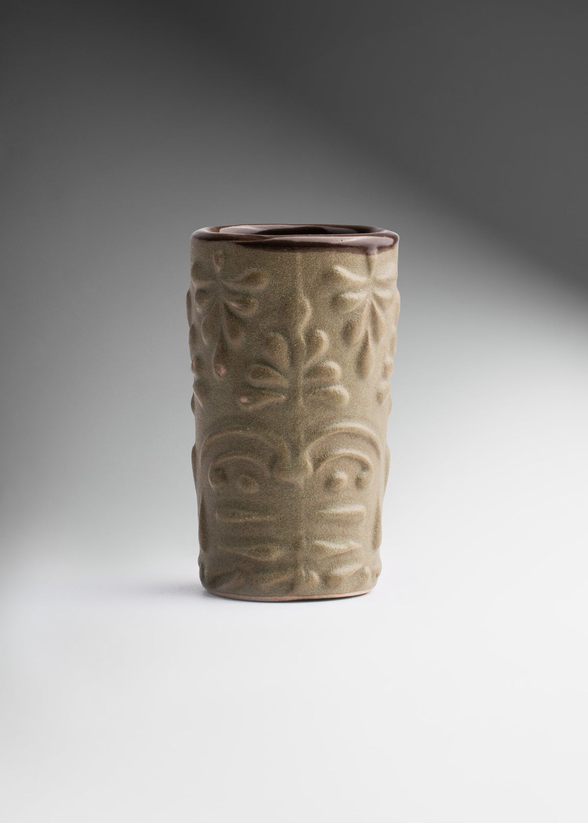 Vaso tequilero de cerámica de alta temperatura verde Tiki Hawaiano 57 ml — imagen de producto