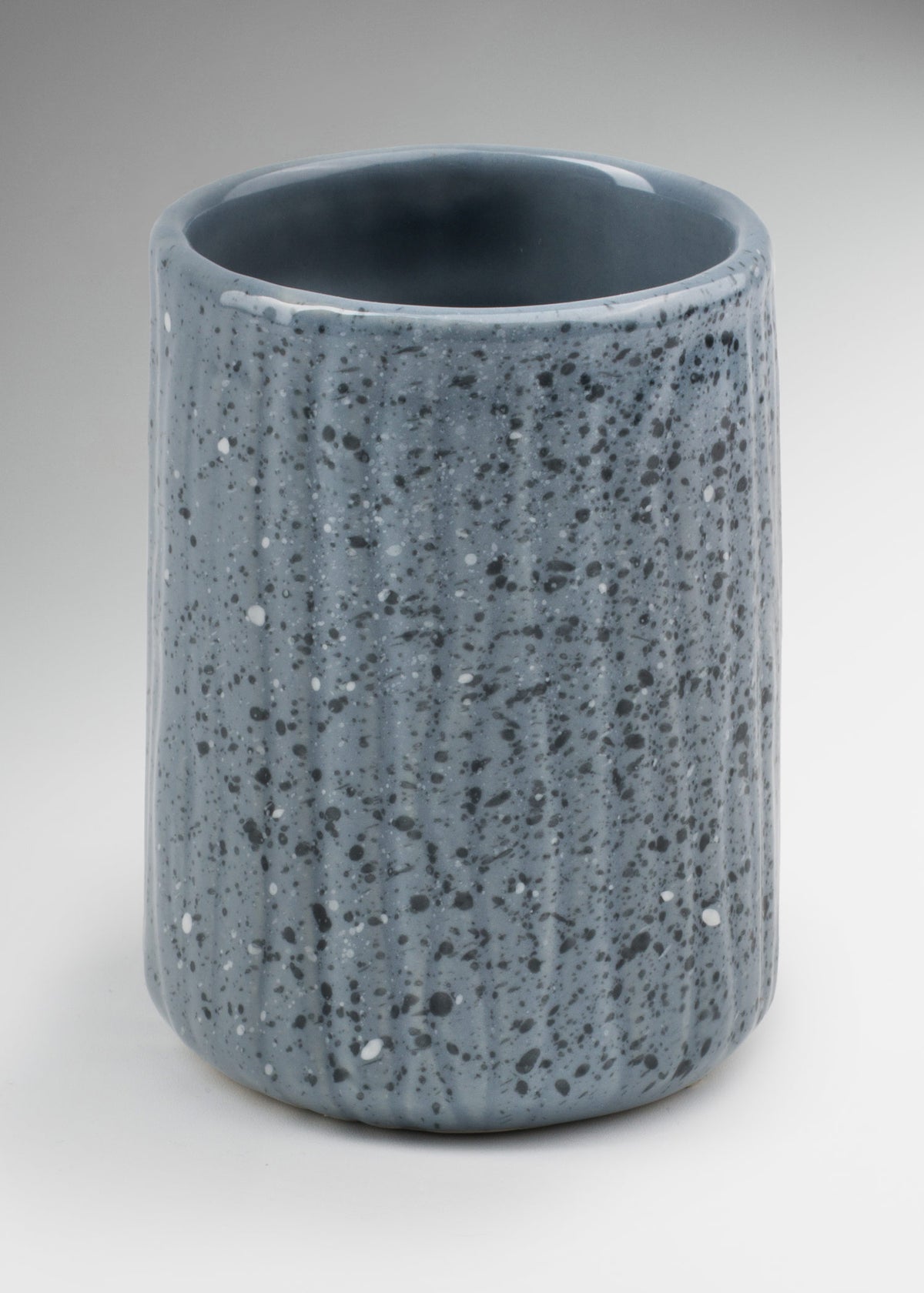 encuentra vaso de ceramica maha
