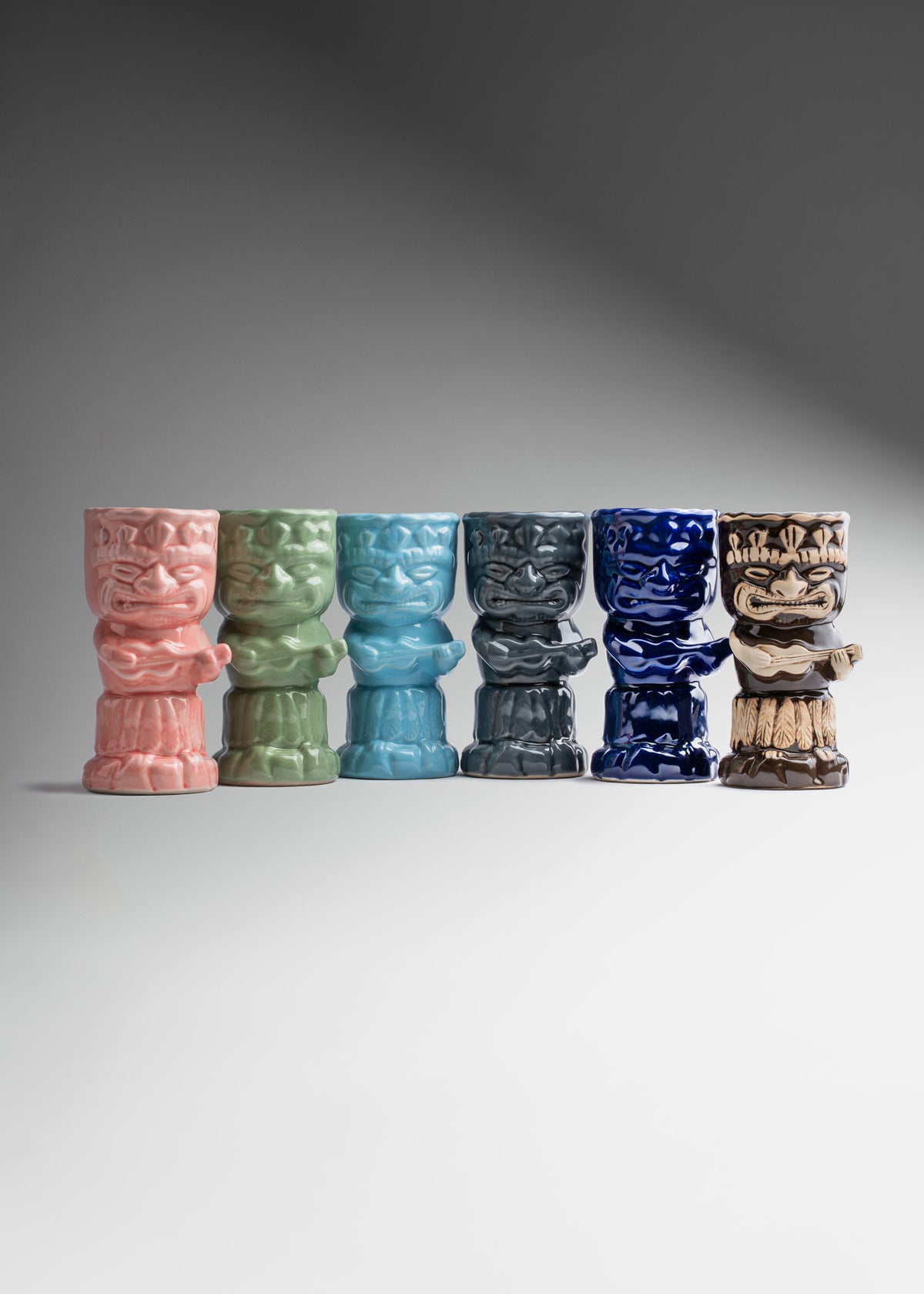 Vaso tiki de cerámica de alta temperatura azul metálico, azul cielo, café, coral, gris y verde Hawaiano Cíclope 440 ml — imagen de producto