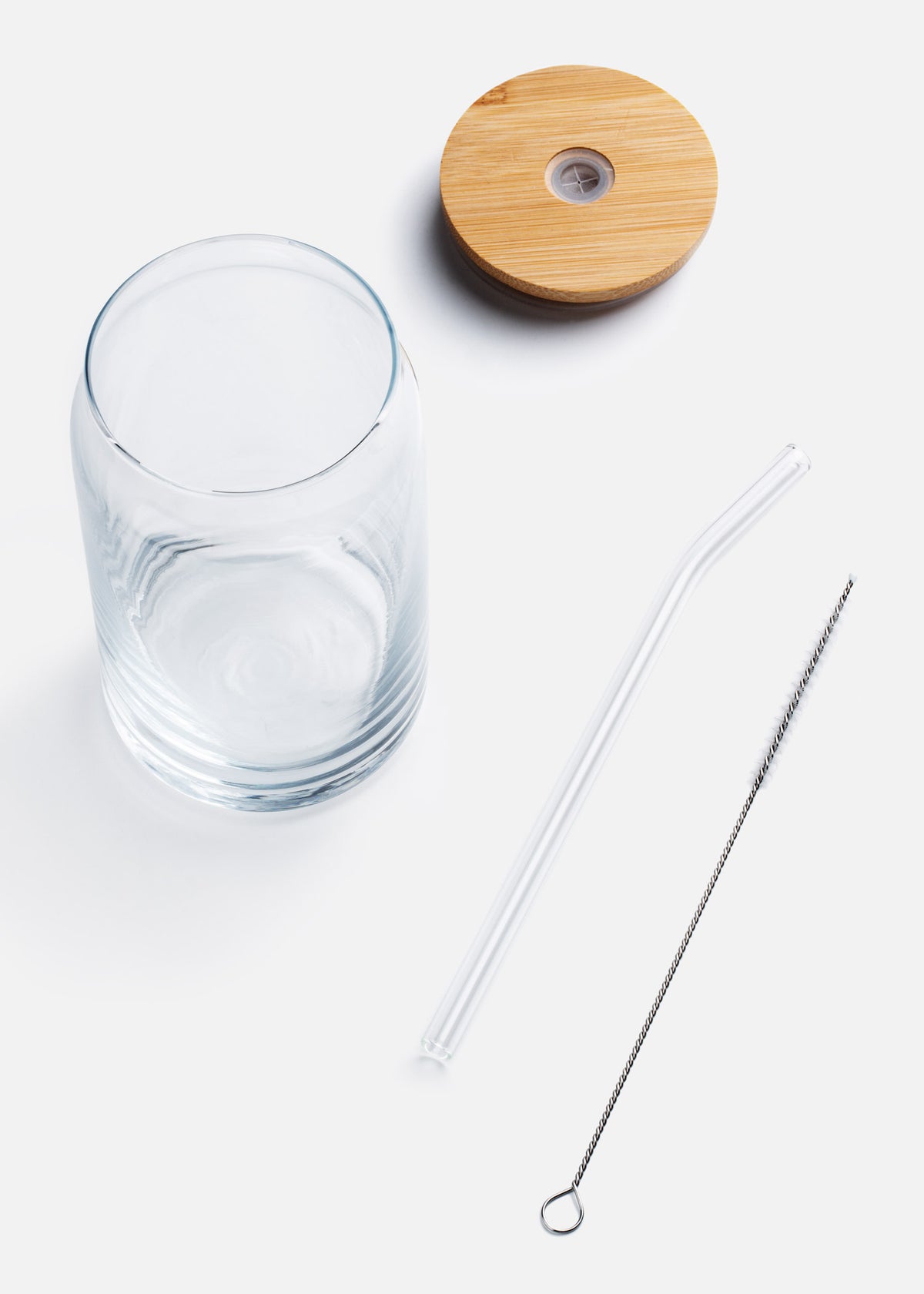Vaso de vidrio transparente tipo lata con tapa, popote y cepillo 470 ml — imagen de producto